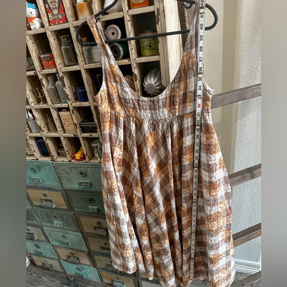 Urban Outfitters Bianca Embroidered Dress - Picture 2 of 11